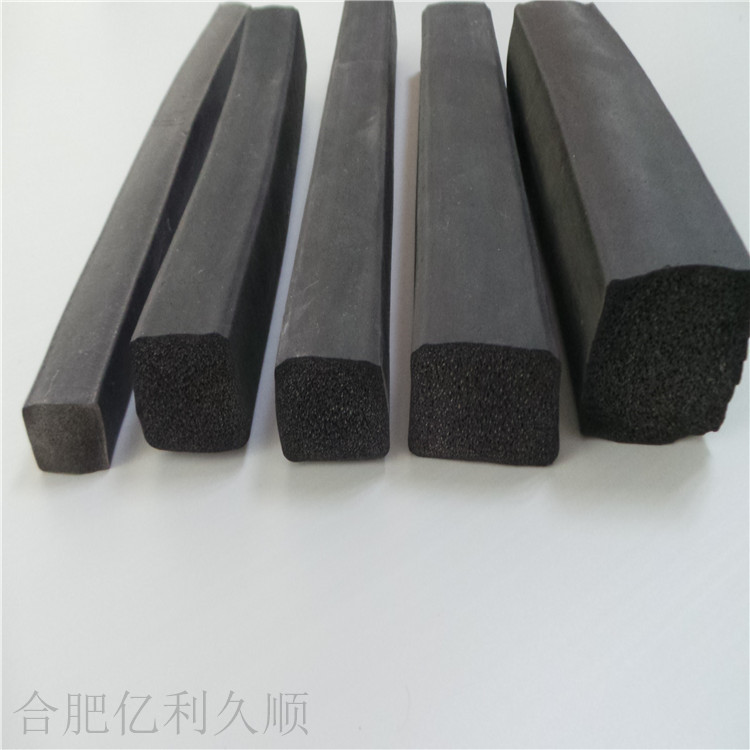 環(huán)衛(wèi)垃圾箱橡膠發(fā)泡防塵密封條 守護清潔與溫度的無聲衛(wèi)士